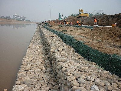 与传统护坡护堤方法相比石笼网的优势有哪些